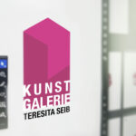 Darstellung von einer Logobearbeitung mit Adobe Programmen